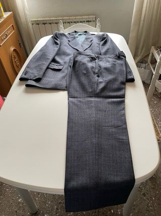 Traje de caballero marca Emilio Tucci.