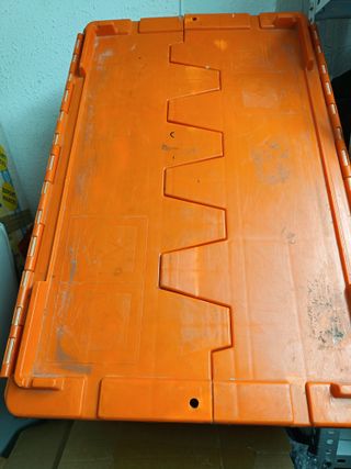 Caja de plástico Hays Rentacrate para mudanza