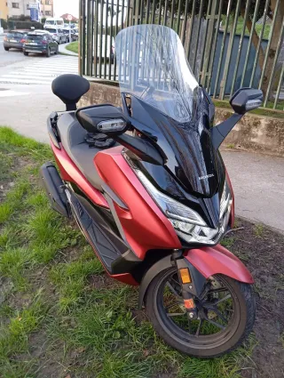 Honda Forza 125 - Muy cuidada y Revisada (Vigo)