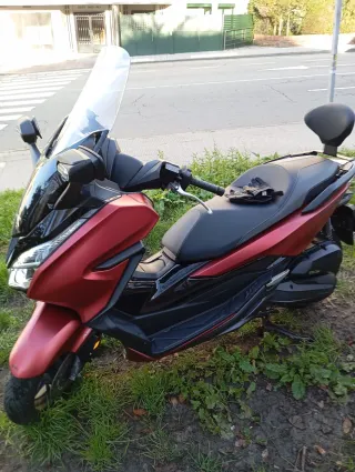 Honda Forza 125 - Muy cuidada y Revisada (Vigo)