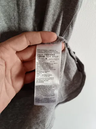 Camiseta Levi's Logo Icónico Gris