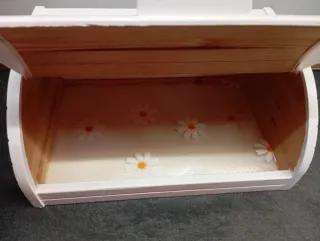 Panera de madera decorada a mano