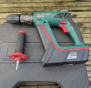 Atornillador taladrador a percusión Parkside