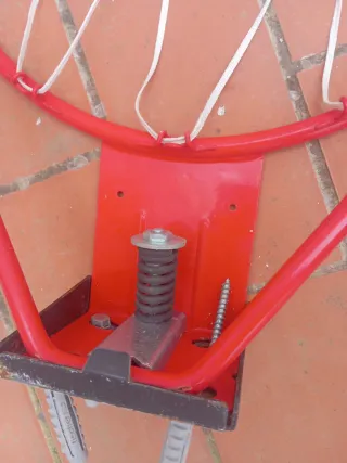 Canasta de baloncesto roja