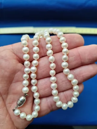 Collana di perle bianche con gancio argento