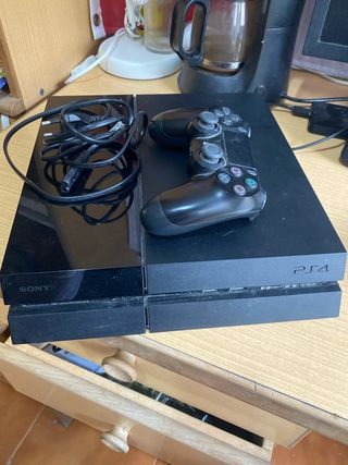 PS4 (PlayStation 4) Nera + Controller