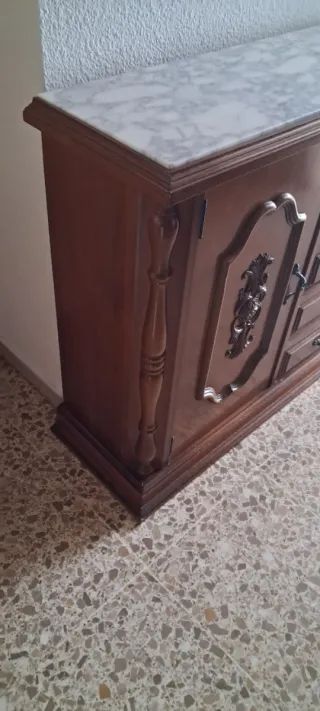 Recibidor clásico mármol y madera