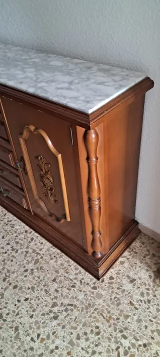 Recibidor clásico mármol y madera