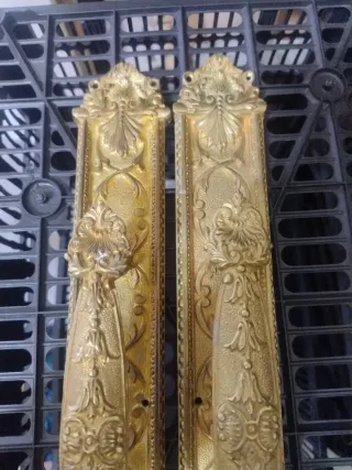 Tiradores de bronce antiguos