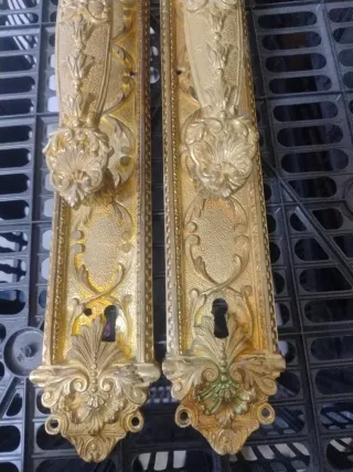 Tiradores de bronce antiguos