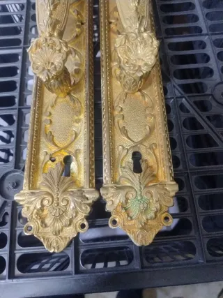 Tiradores de bronce antiguos