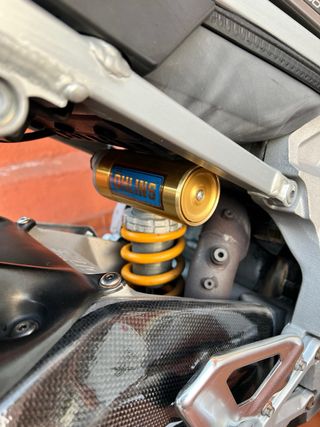 Aprilia Tuono 1000 Naked Negra/Dorada