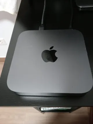 PS4 (PlayStation 4) e Mac Mini Nero