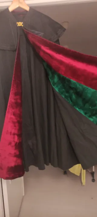 Capa española negra hombre