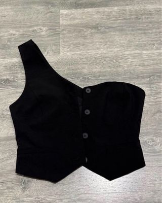 Top Bershka Negro Asimétrico