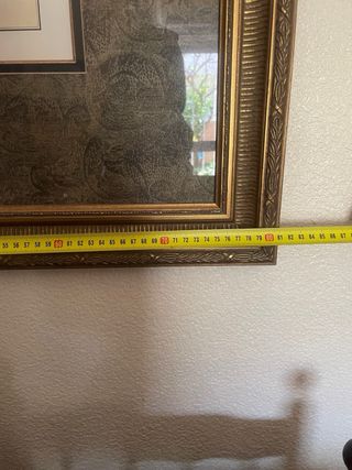 Mueble de madera con espejo y mármol