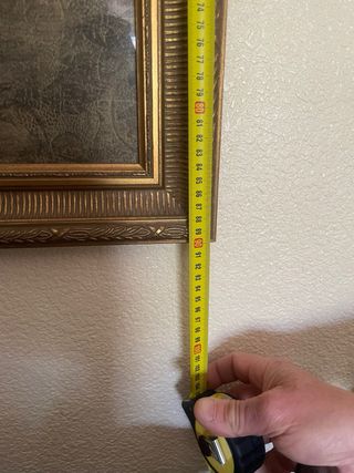 Mueble de madera con espejo y mármol