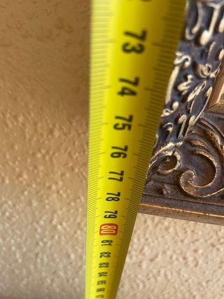 Mueble de madera con espejo y mármol