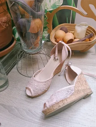 Zapatos cuña encaje beige/rosa
