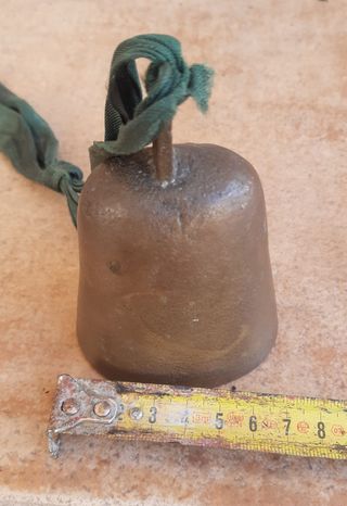 Cencerro antiguo vintage para decoracion.