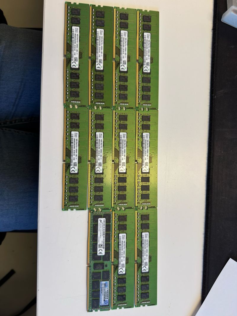 RAM DDR4 16GB x 11 piezas