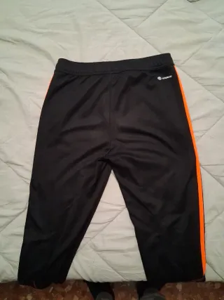 Pantalón Adidas Negro y Naranja