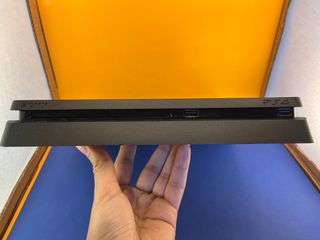 PS4 Slim 500Gb + Spider-Man + FIFA 22