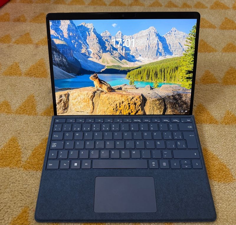 Surface Pro 9 i7 16GB + teclado + pen | Como nuevo