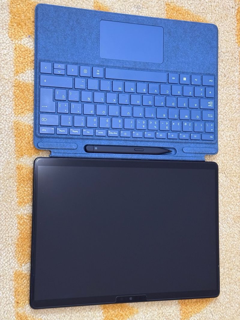 Surface Pro 9 i7 16GB + teclado + pen | Como nuevo afbeelding 2