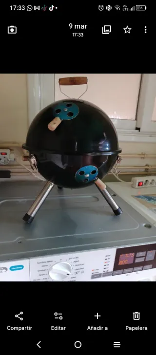 Barbacoa pequeña negra y plateada