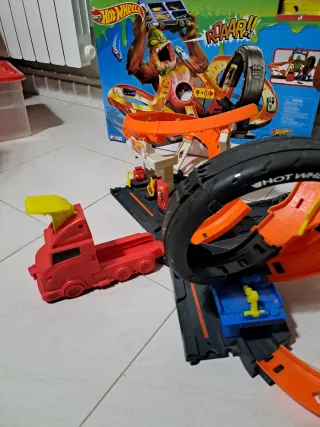 Pista Hot Wheels City Toxic Creatures Gorila