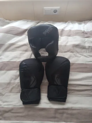 Guantes Venum y casco decathlon poco usados