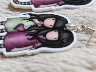 Pendientes de dos niñas con corazón Gorjuss