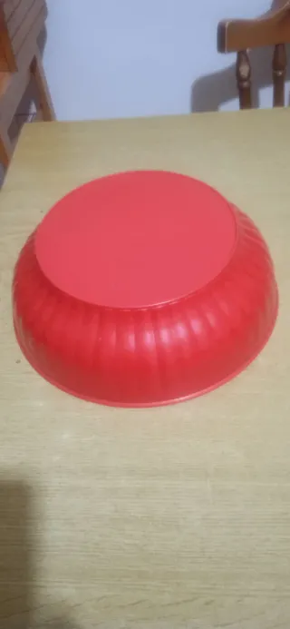 Insalatiera in plastica rossa