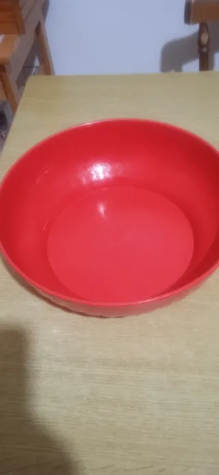 Insalatiera in plastica rossa