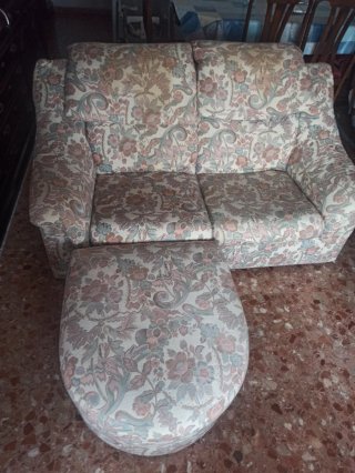 2 sofás 2 plazas + reposapiés/chaise longue