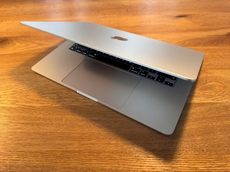 MacBook Air 13" M3 16GB RAM 512GB SSD