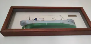 Medio casco de barco de colección