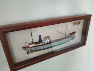 Medio casco de barco de colección