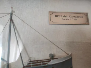 Medio casco de barco de colección