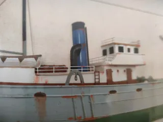 Medio casco de barco de colección