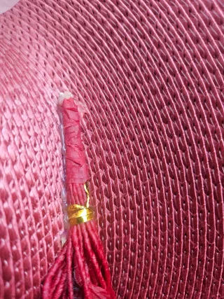 Pamela de ala ancha con flor.Color Marsala