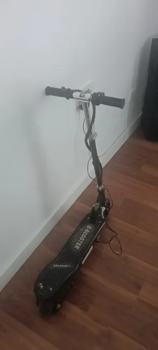 Patinete Eléctrico Infantil con su cargador niños