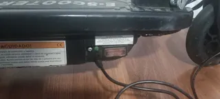 Patinete Eléctrico Infantil con su cargador niños