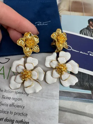 Pendientes Oscar de la Renta Flor Blanco y Dorado
