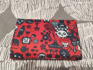 Cartera con estampado de dibujos