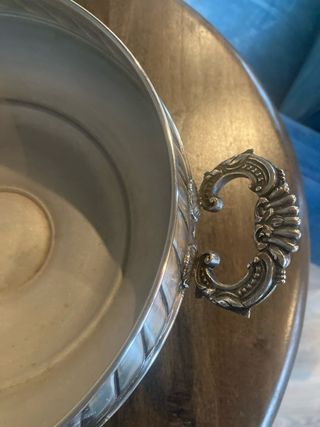 Sopera de plata con tapa y asas