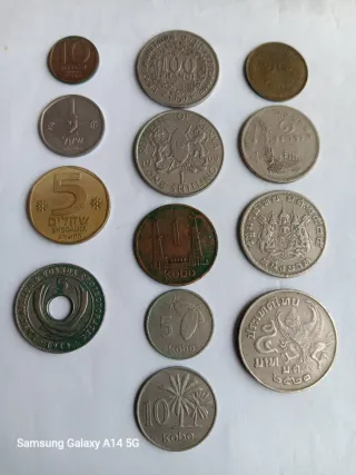 13 moedas de vários países