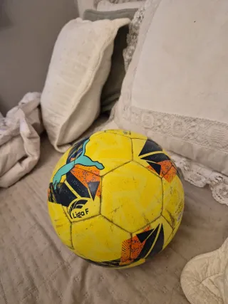 Balón Liga F Puma Amarillo