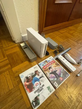 Nintendo Wii con 1 controller, 2 giochi e altri componenti